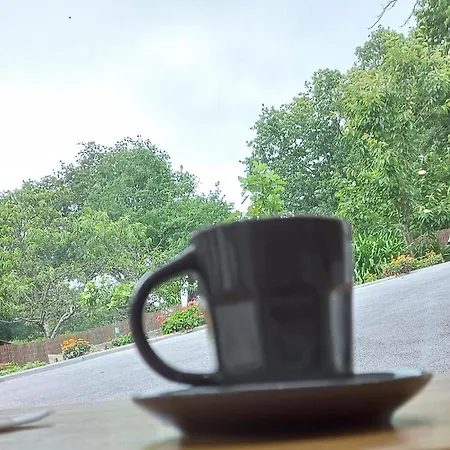 Bed & Breakfast La Casa: Tranquil With Private Parking And Garden